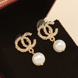 🔥 NWT! Double C vintage fashion pearl earrings